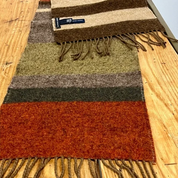 Banana Republic 100% Wool Scarf - Picture 3 of 6